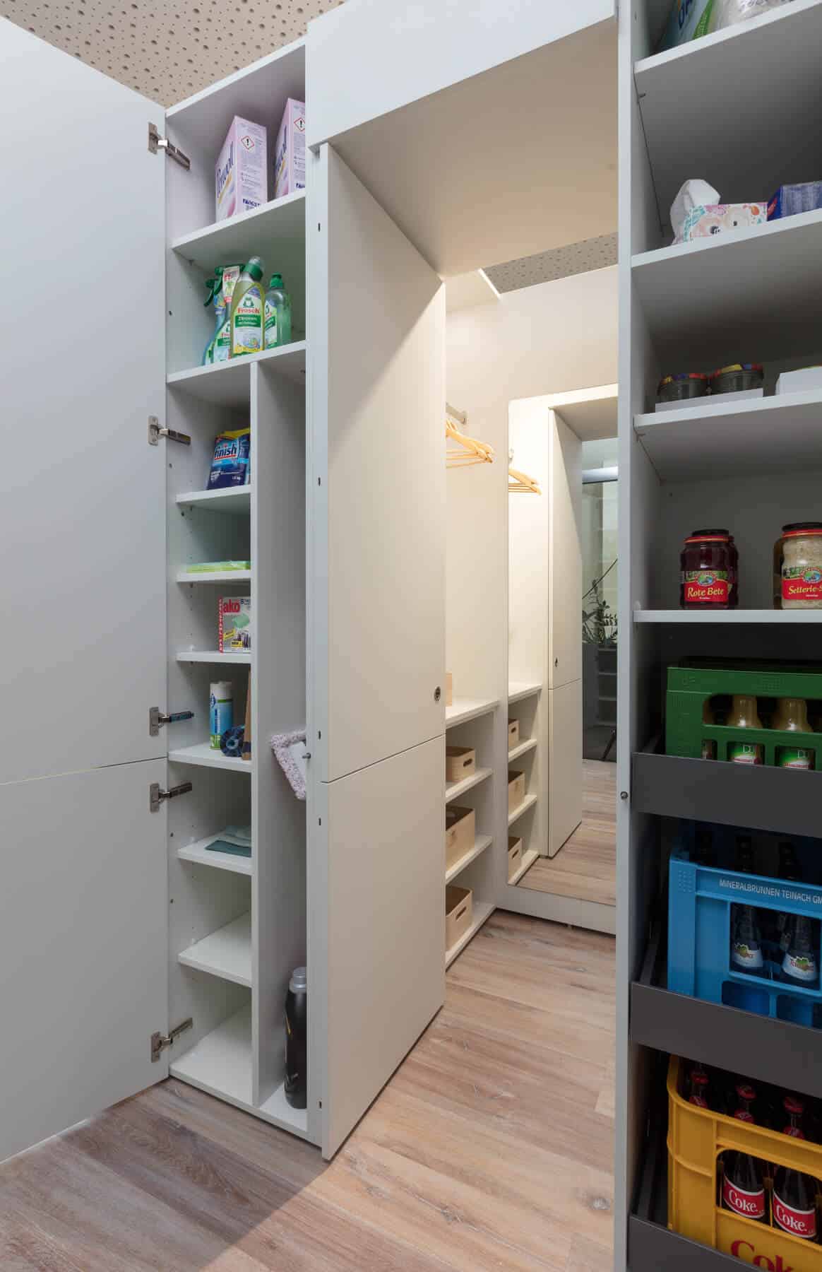 Garderobe und Vorratsraum